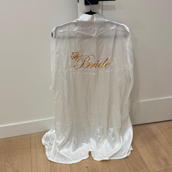 Other - White Bride Robe with Gold Embroidery